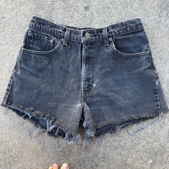 Levi's 550 Relaxed Fit Tapered Leg Cut Off Jean Shorts Black Denim Waist 29" - Picture 1 of 7